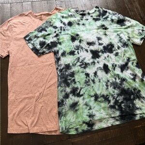 2 Men’s Tshirts LG